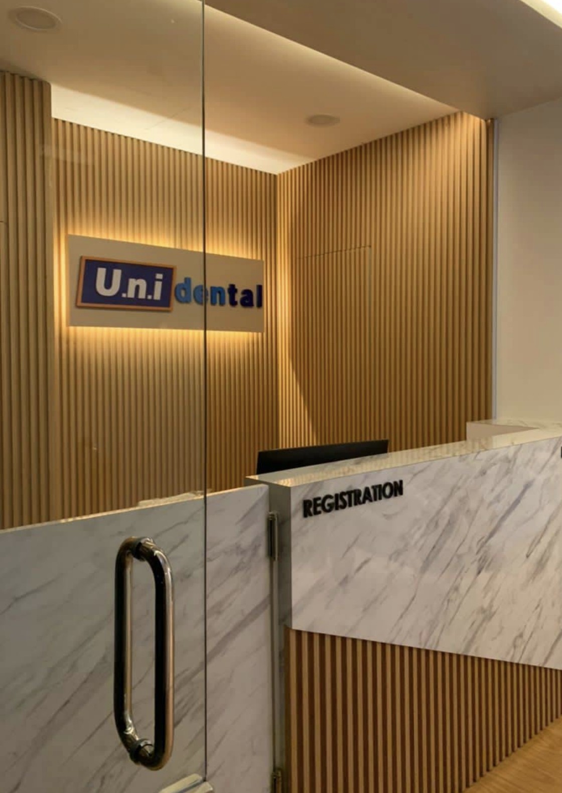 Pintu masuk dan kaunter pendaftaran